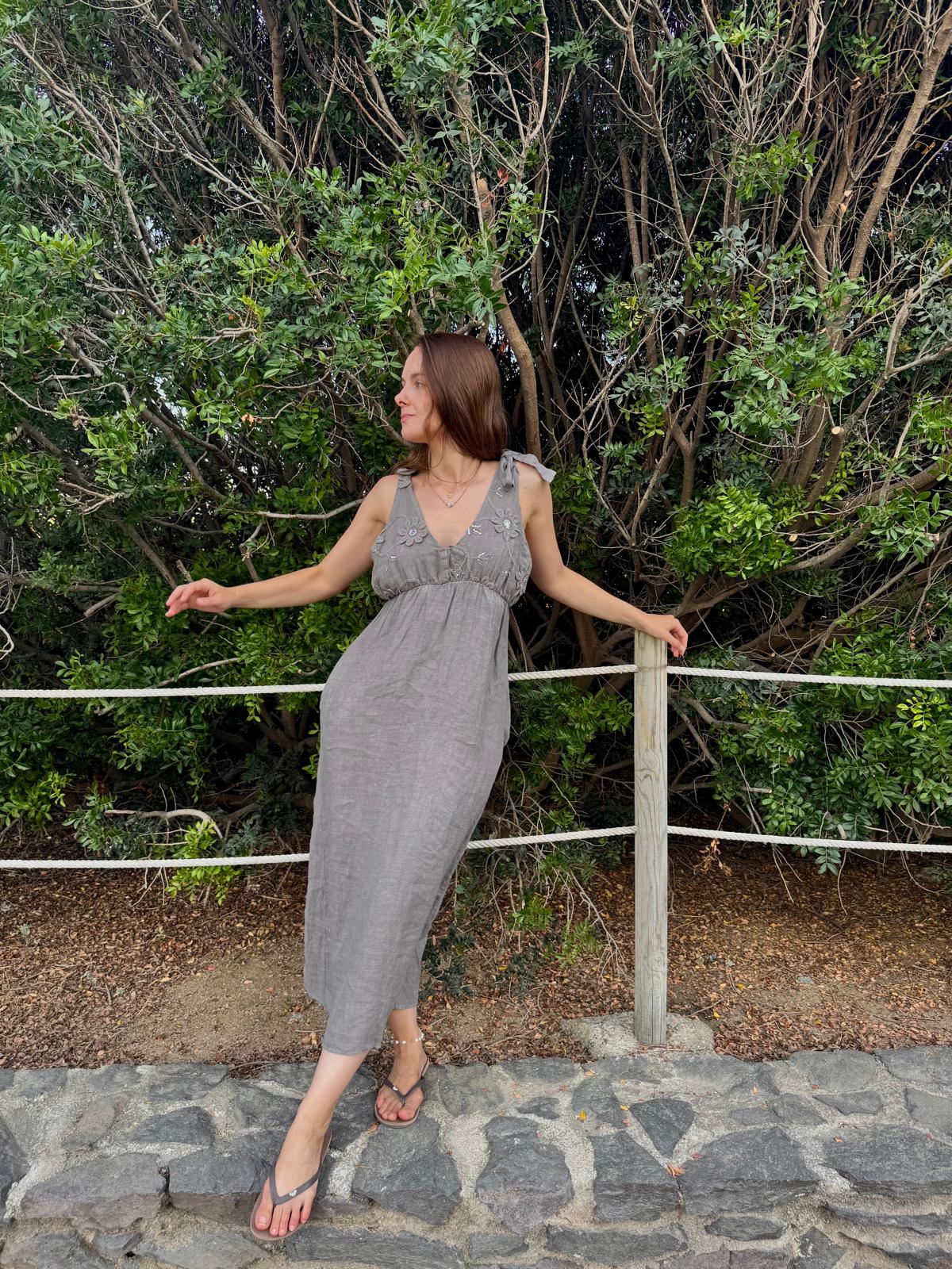 Bernina – Vestido Bordado de Lino